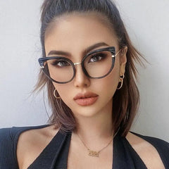 Nylah Pound Pointed Eyeglasses